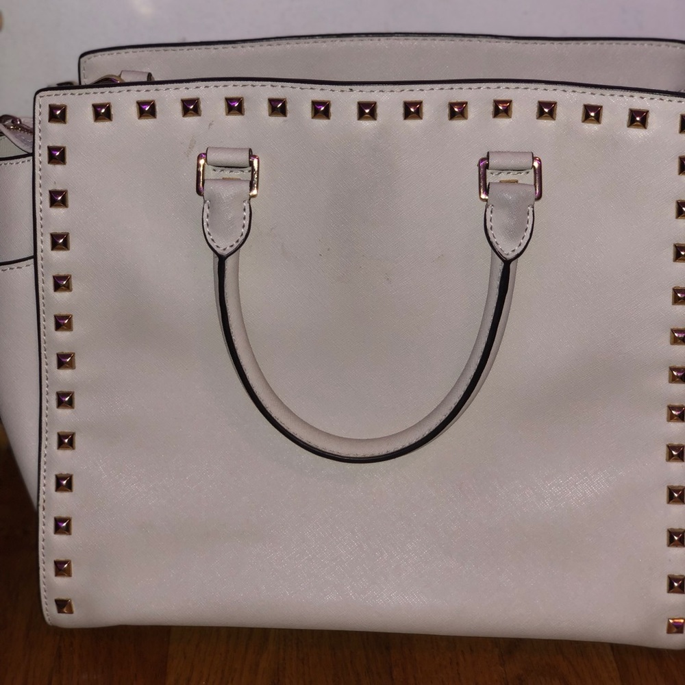 Authentic Michael Kors Handbag. - Picture 2 of 4